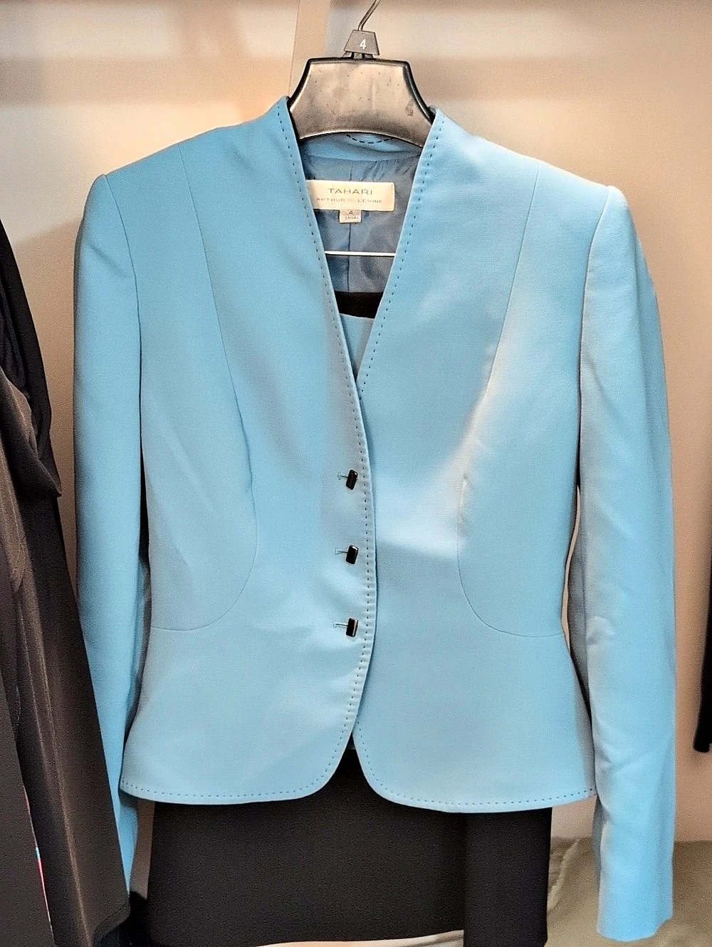 Tahari Arthur S. Levine Blue Blazer Size 4 Like New